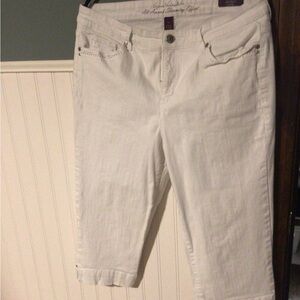 *retiring* Gloria Vanderbilt white crop Jean side river, cute back pocket bling